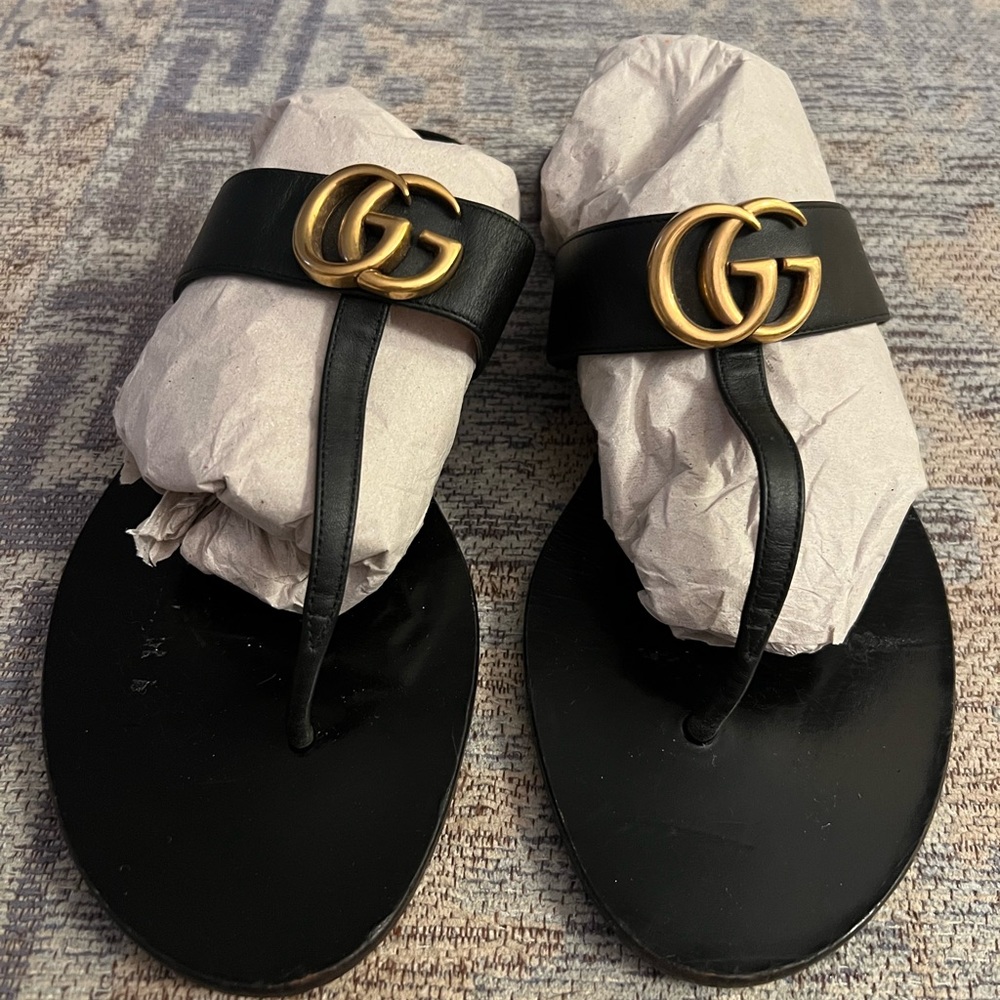 Gucci Black Leather Double G Thong Sandals size 41